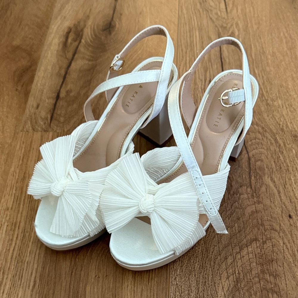 Kelly & Katie White Bow Heels